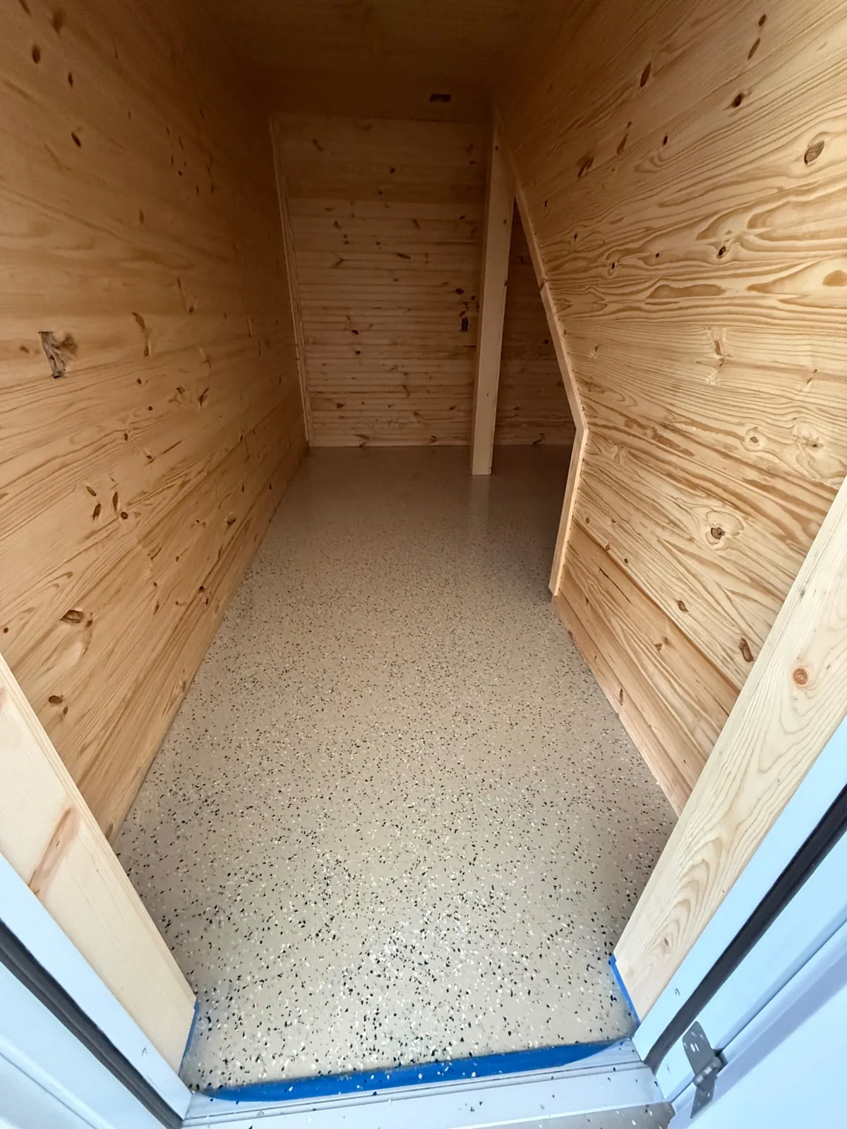 Epoxy flake flooring