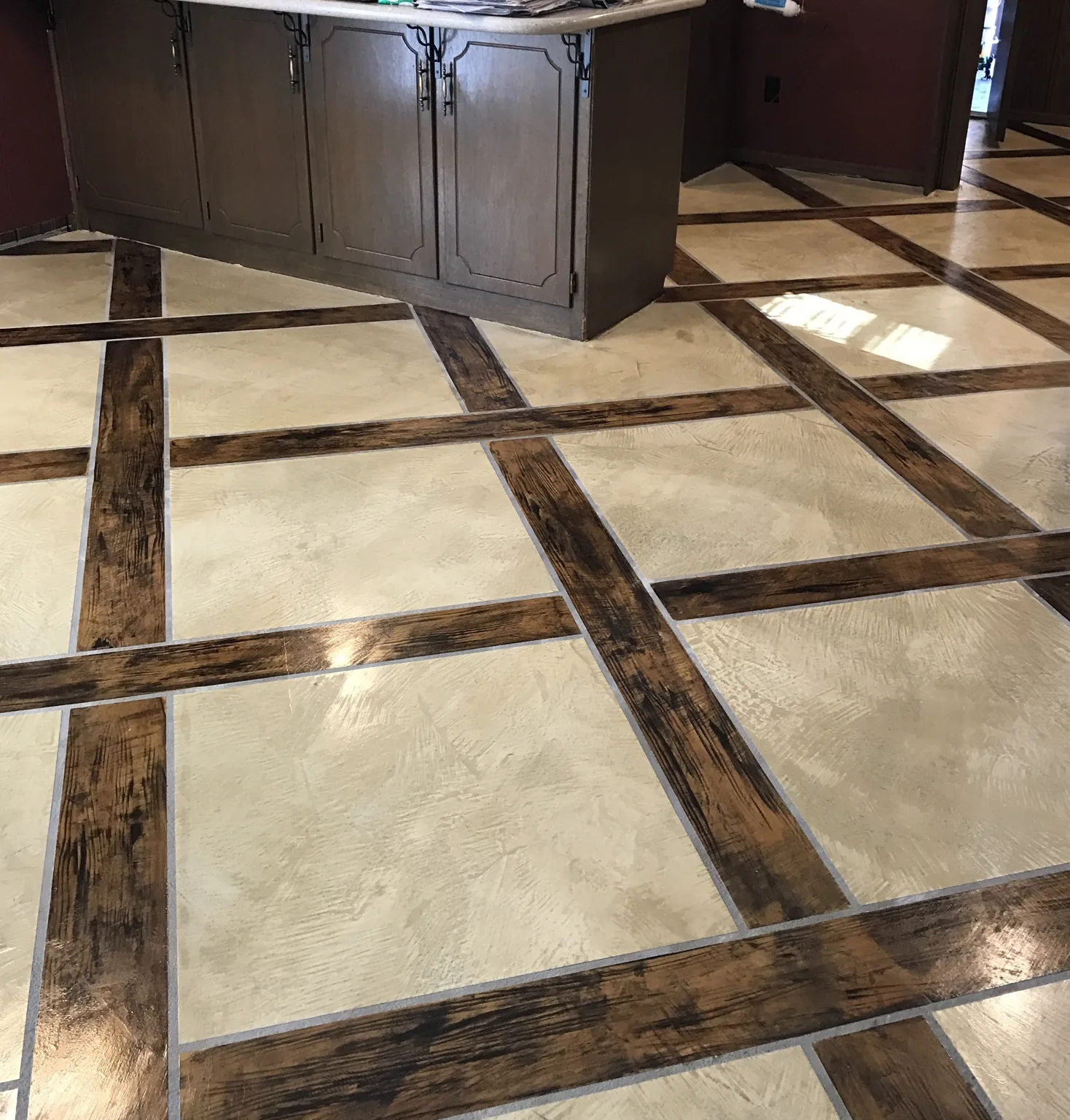 Decorative grid floor