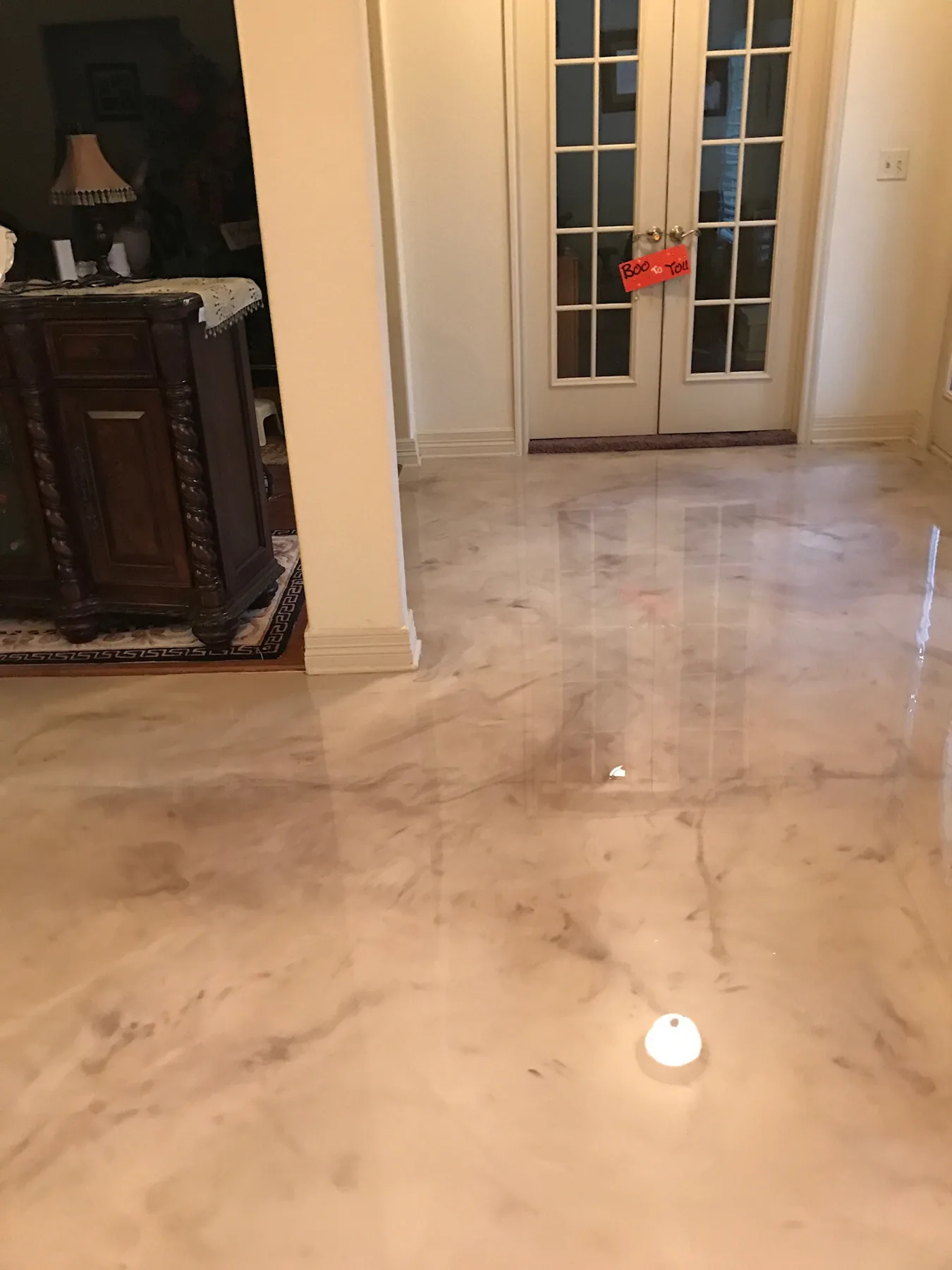 Decorative stained concrete floor